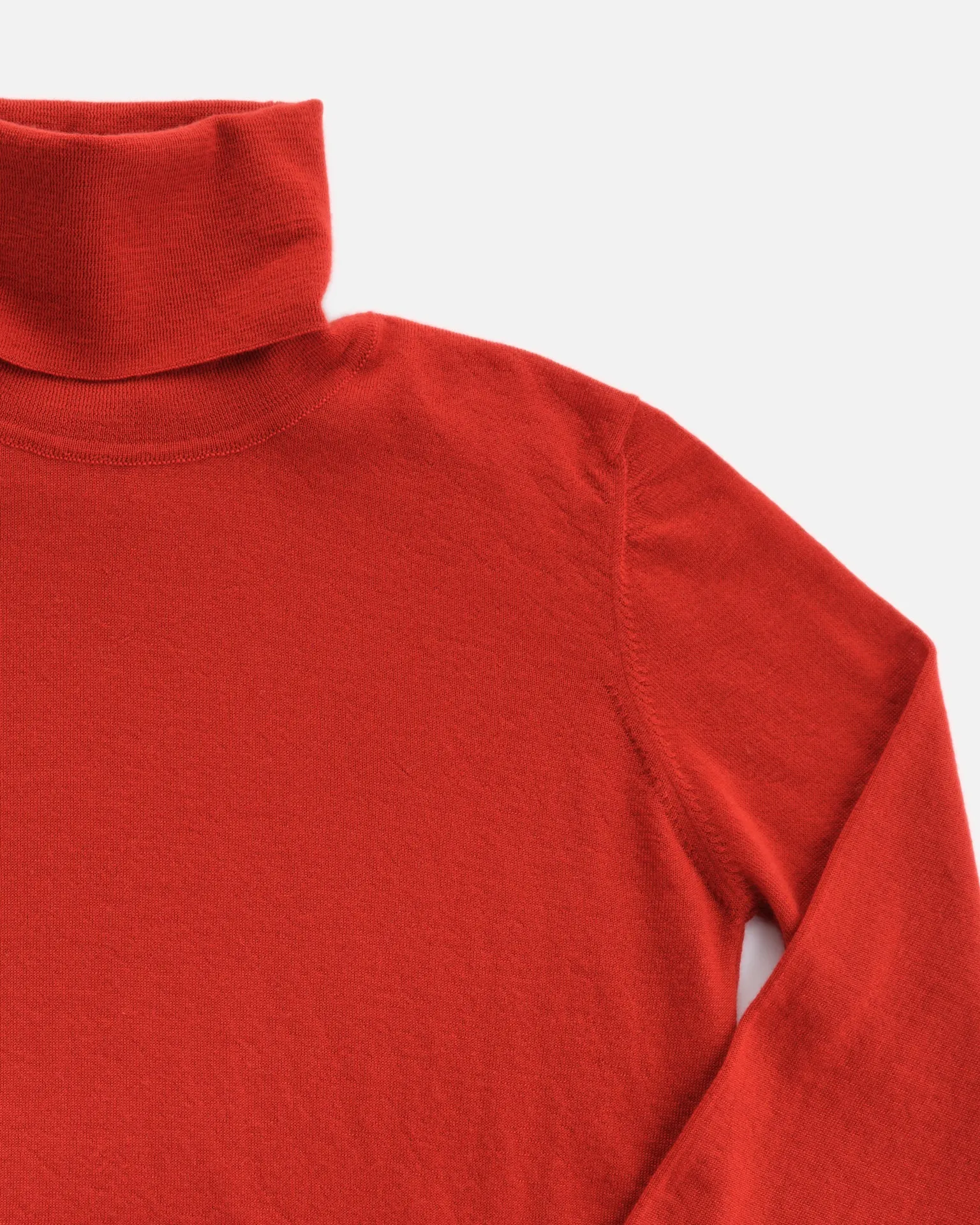 THE SUPER LIGHT ROLLNECK SWEATER | RED DULSE